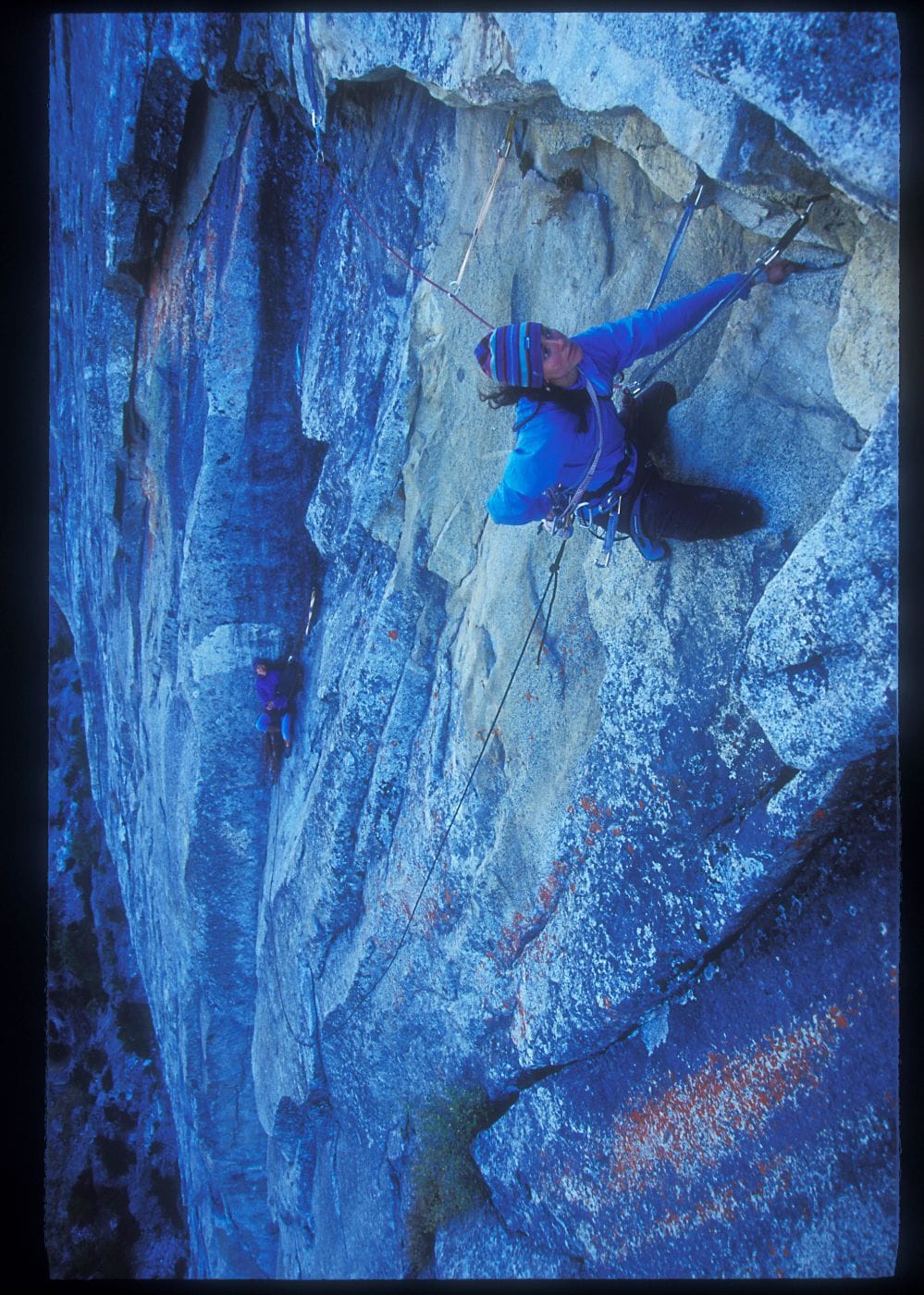 Chouinard-Herbert (1 of 2)
My brother and I started climbing at the same time but he was in med school in Missouri, so we didn’t climb together right away. I visited in Tucson when he was in residency there, and he took me on some pretty hair-raising adventures in Cochise Stronghold 😳
When he finally got time to visit in Yosemite, I wanted to take him to something classic and full value, so we headed up to the Chouinard-Herbert. Too much chatting, not enough route finding, and the scrambling on the approach suddenly turned into 4th classing, 5th classing & 6th classing 🤔. Despite having to aid the approach (!), we eventually made it to the base without dying, though doubts had been raised about my route-finding skills 🙈.
📷 Jimmy Chin
Yosemite, CA