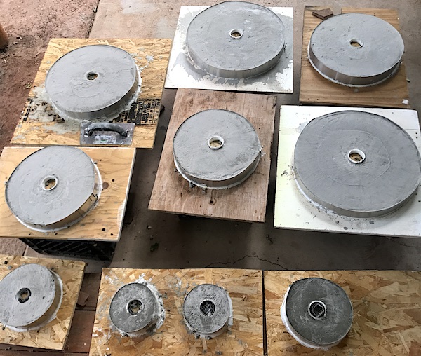 Make your own plates! DIY 35LB Olympic Concrete Weight Mold.